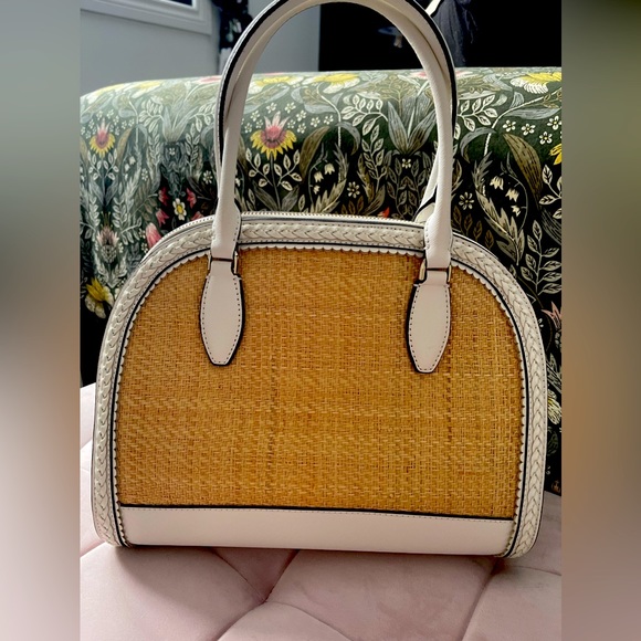 Kate Spade purse - worn once - Picture 2 of 10